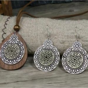 Vintage necklace set